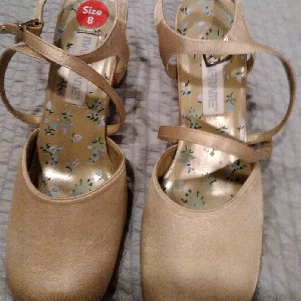 7-1) Mainframe women's sandal. NWT.